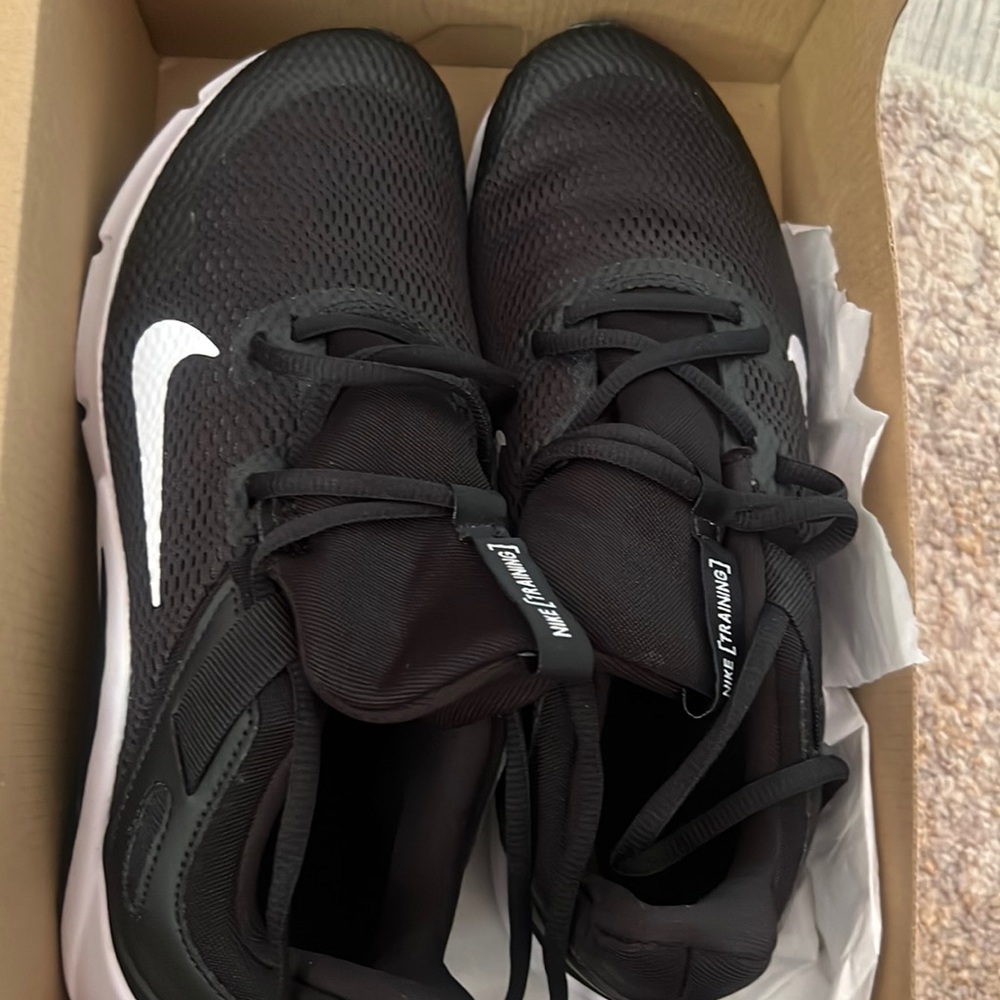 WWNS Nike Legend Essential